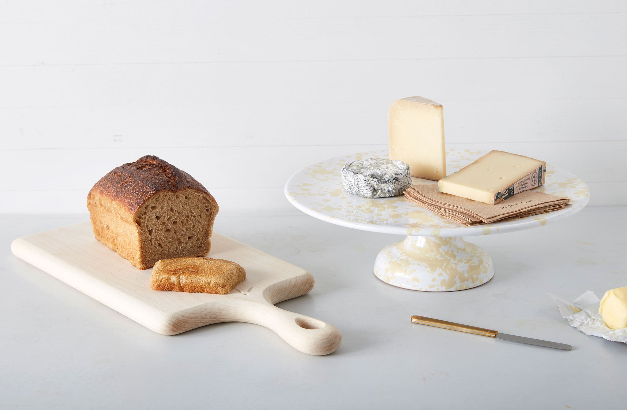 http://marchsf.com/cdn/shop/products/MARCH-grilled-cheese-bread-blackcreek-board-white-cream-splatterware-cake-stand-set-up-11410.jpg?v=1627684510