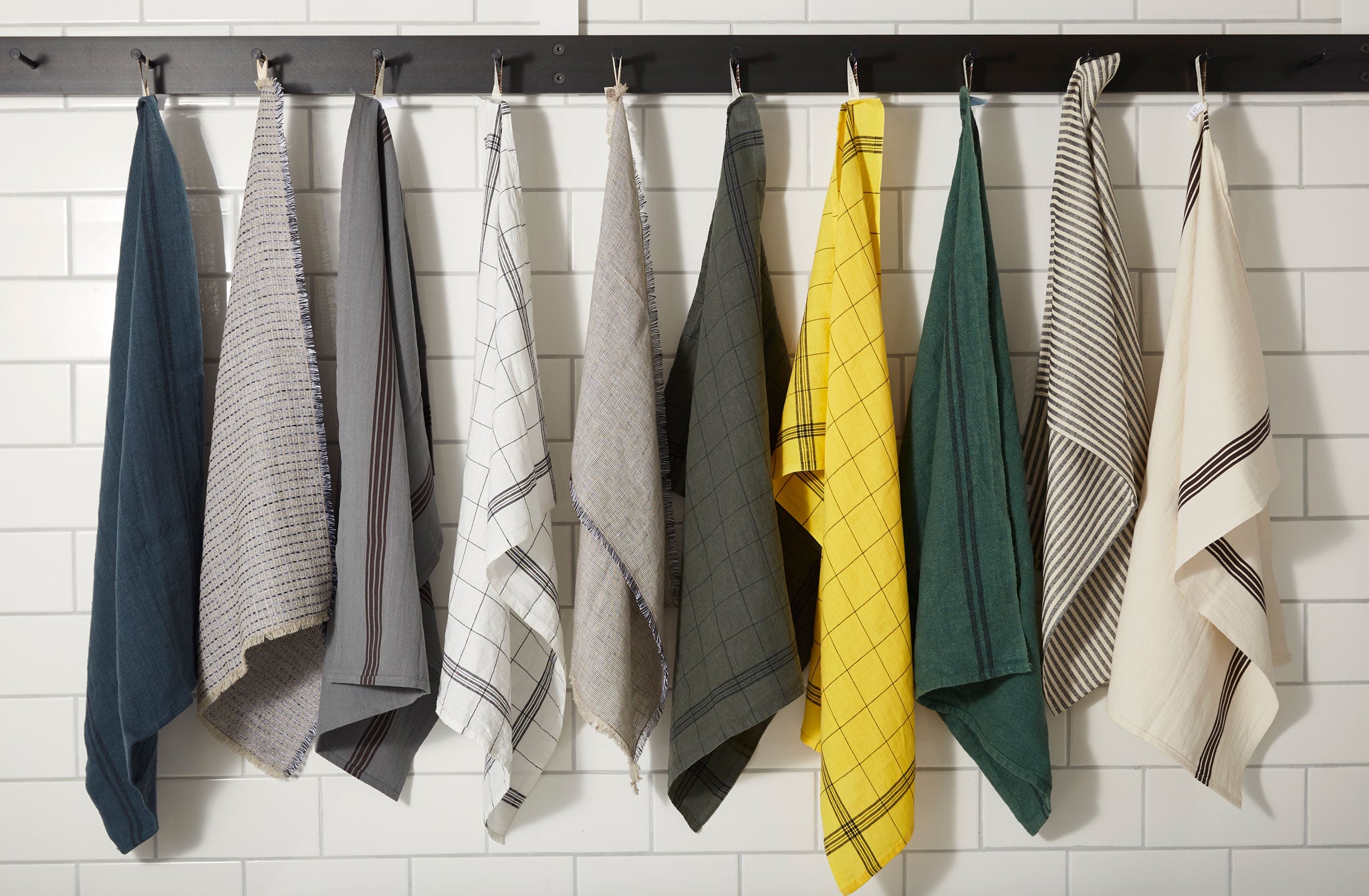 http://marchsf.com/cdn/shop/products/MARCH-peg-rack-hanging-kitchen-towels-18014.jpg?v=1627682745