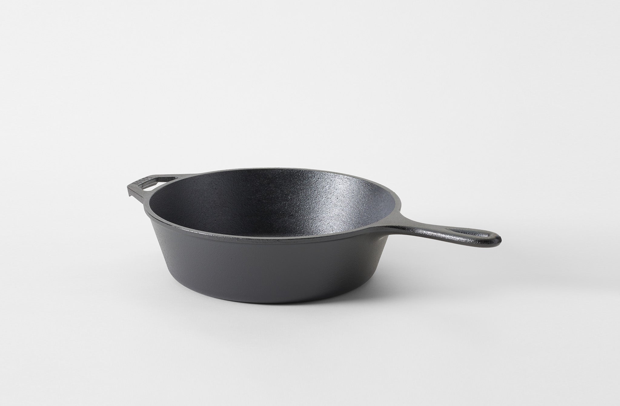 http://marchsf.com/cdn/shop/products/lodge-10-5-inch-cast-iron-combo-cooker-10481-bk-2.jpg?v=1606257078