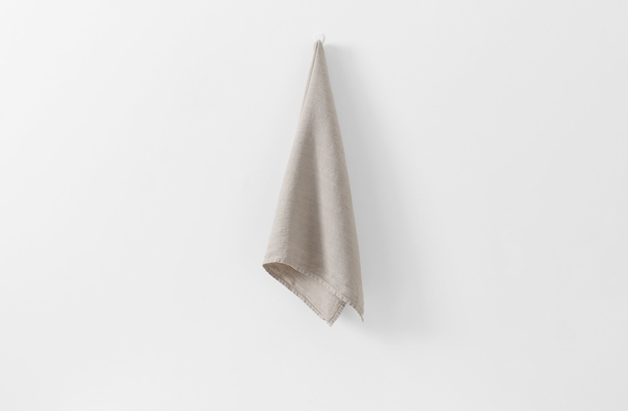 http://marchsf.com/cdn/shop/products/taupe-linen-kitchen-towel-1.jpg?v=1630646390
