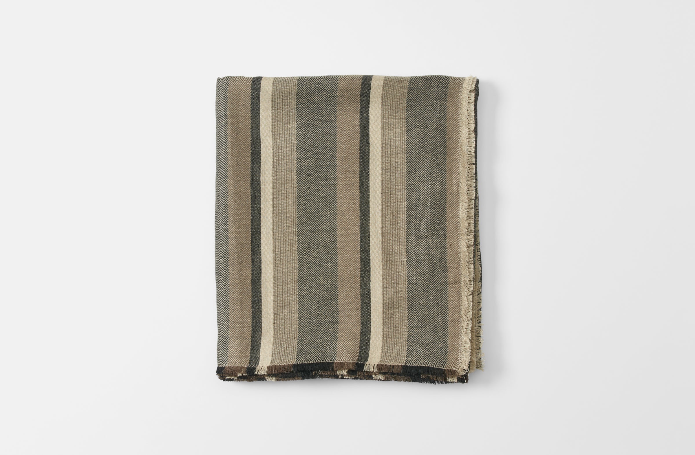 http://marchsf.com/cdn/shop/products/woodland-herringbone-stripe-linen-tablecloth-20248.jpg?v=1662048560