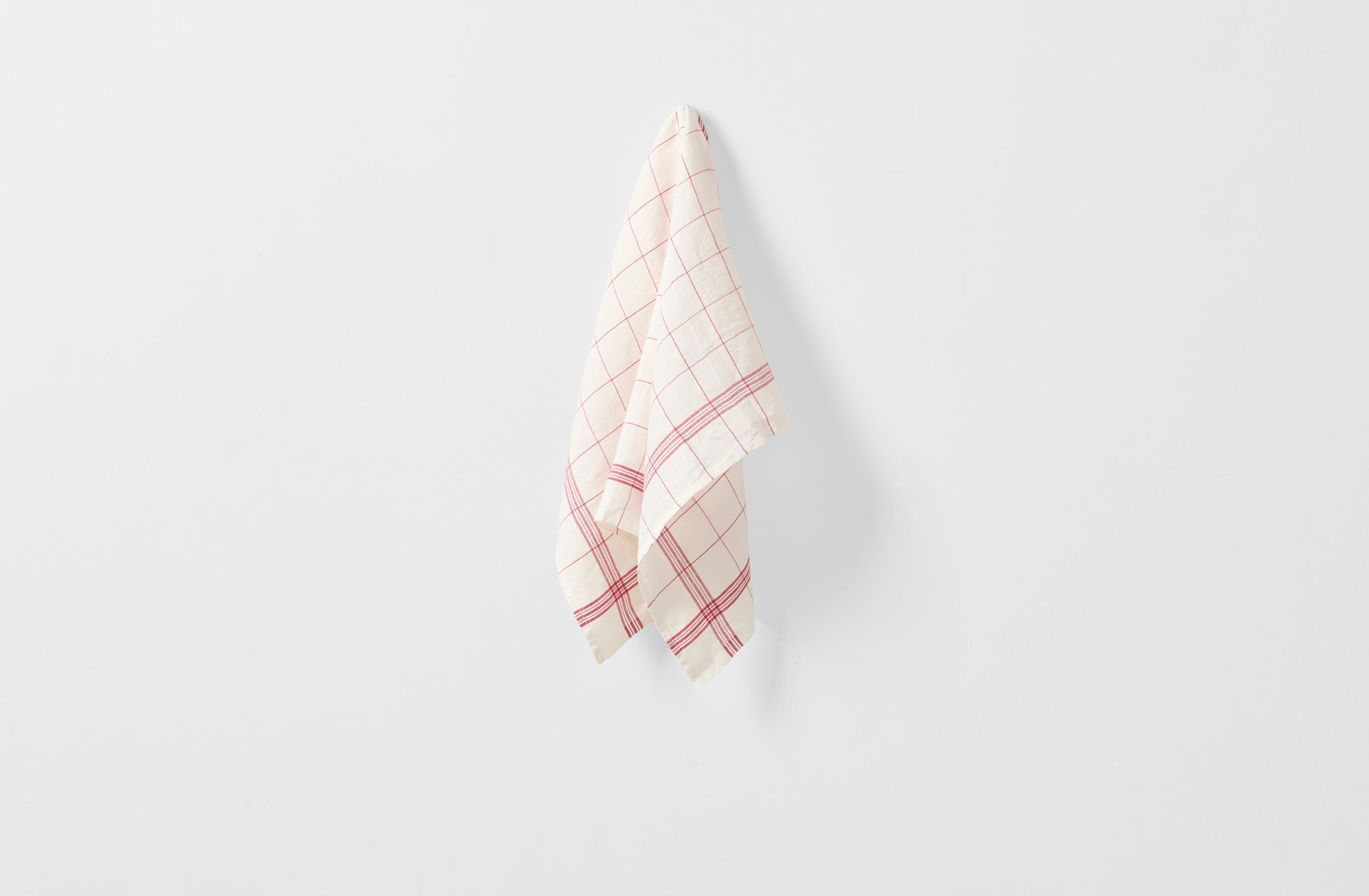 Red and white bistrot kitchen towel hanging