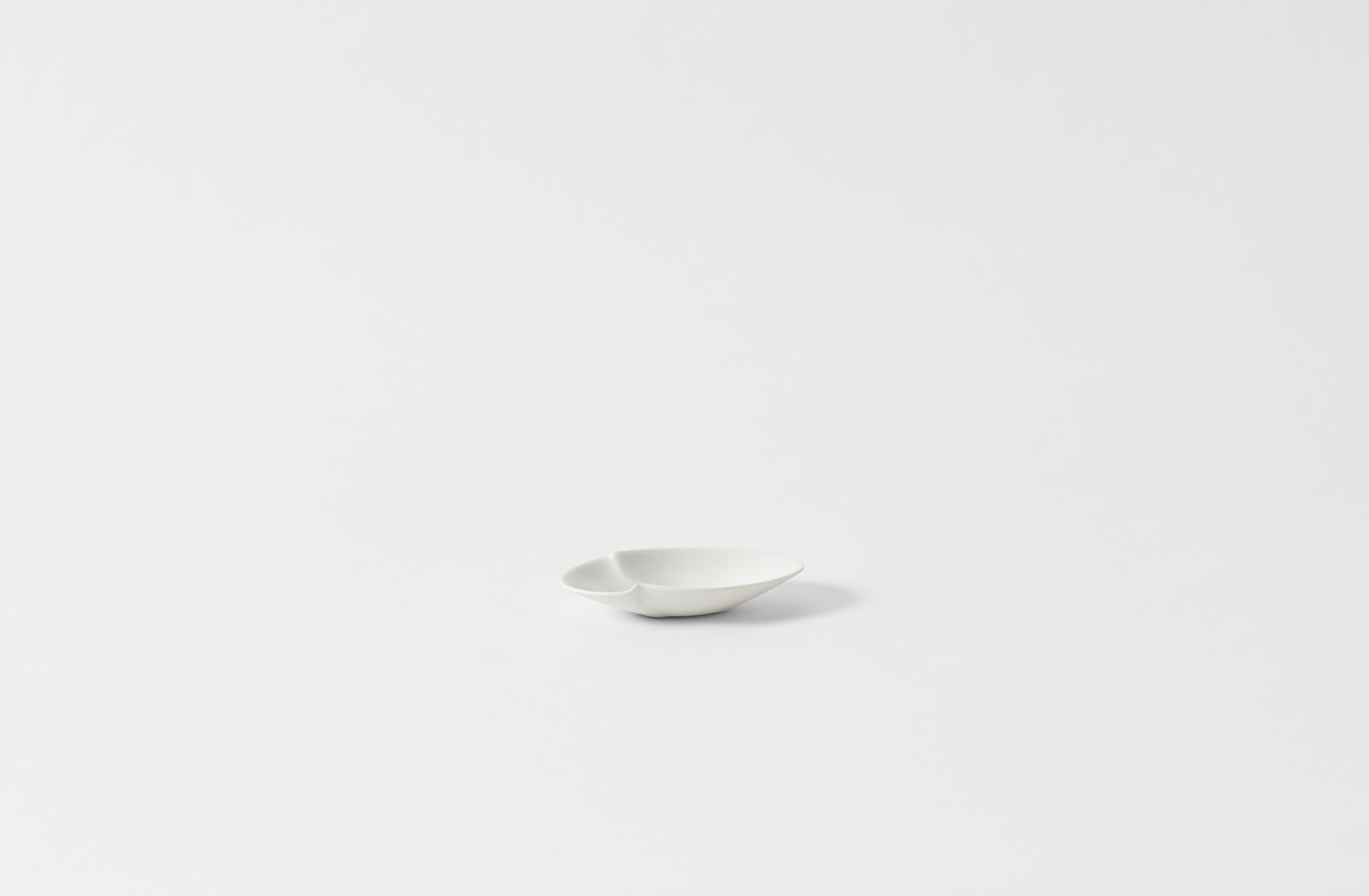 Hering Berlin petite white evolution oval dish.