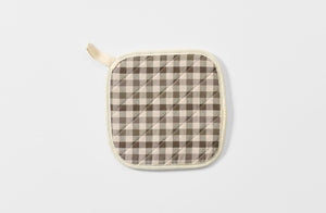 Tori Murphy brown check pot holder.