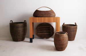 Annmarie-O'Sullivan-baskets-enmasse-with-bow-basket-atop-MARCH-parsons-table