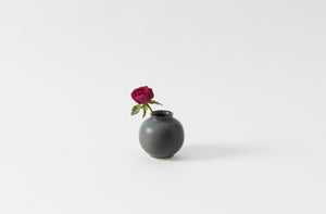 perrochon petite boule in slate with a red flower