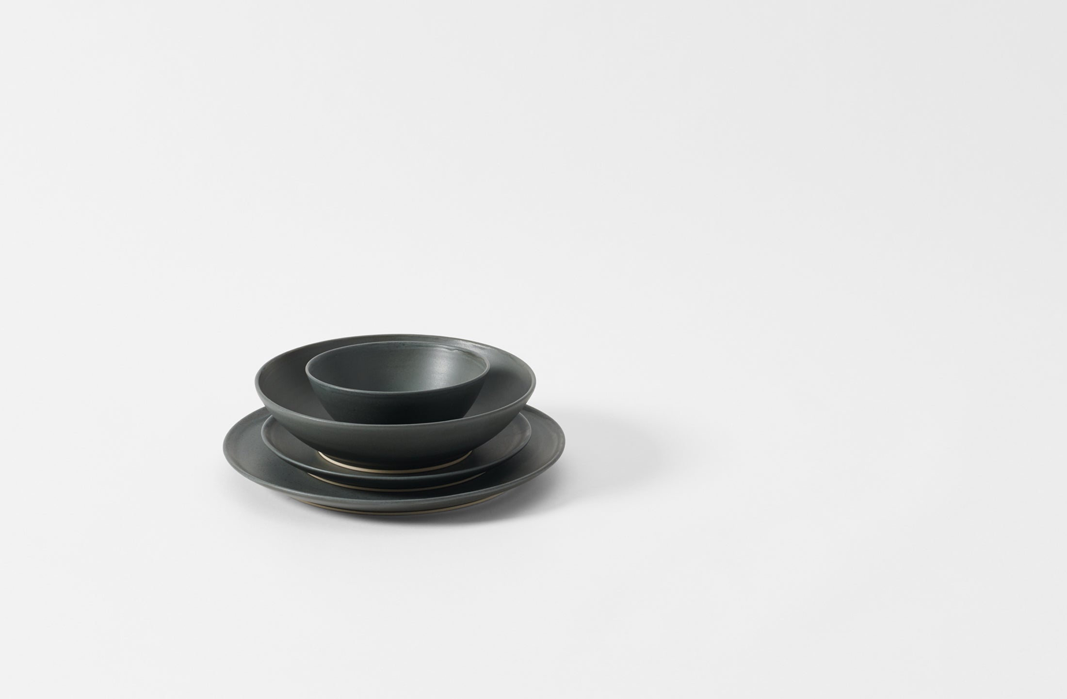Default image of perrochon dinnerware in moss