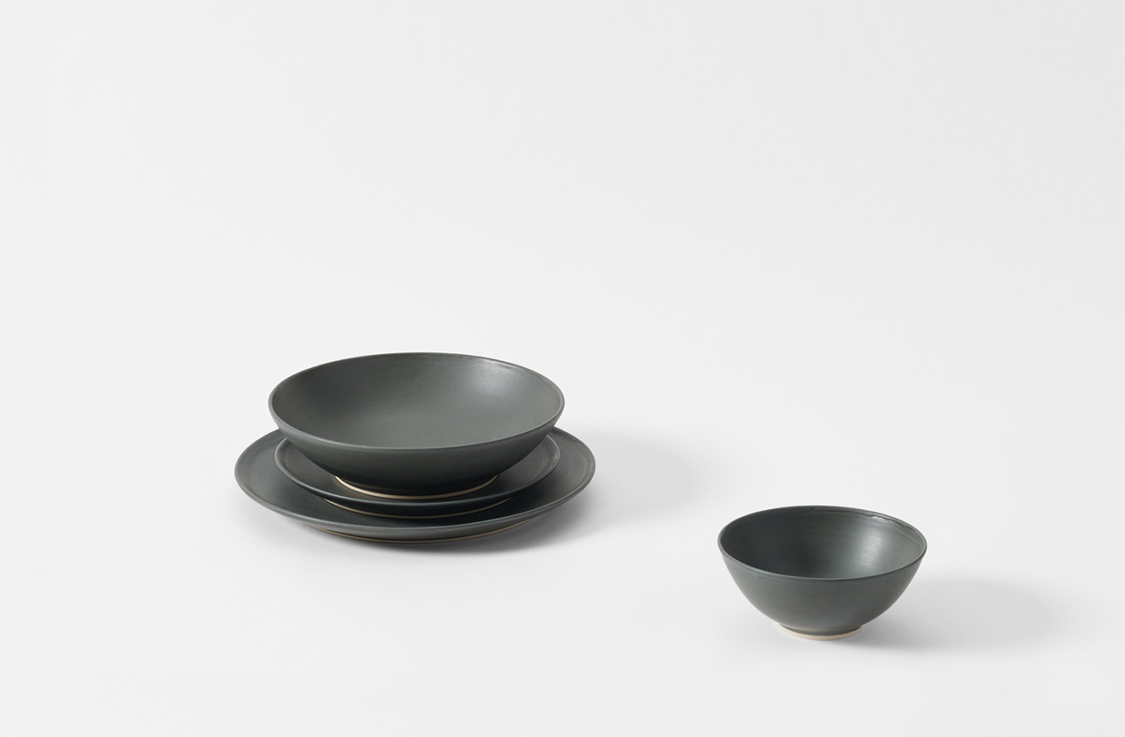 Default image of perrochon dinnerware in moss