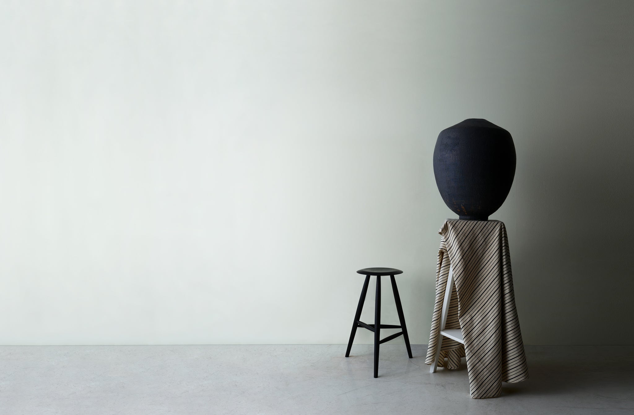 karen-swami-monumental-black-vessel_p