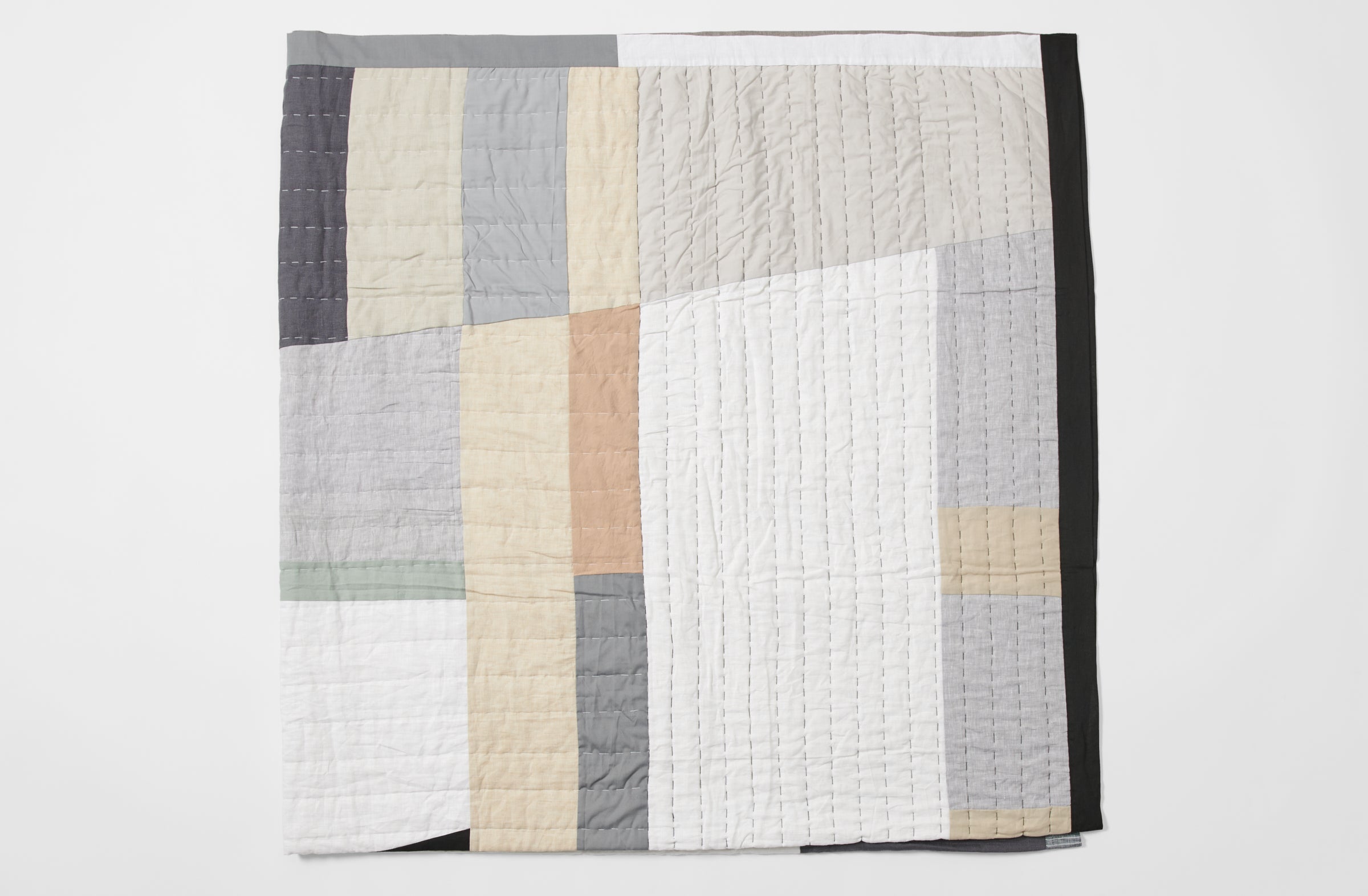 Thompson Street Studio Black and White Queen Bay Quilt